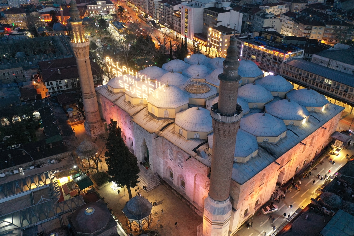 Ramazan'ı süsleyen mahyalar asıldı