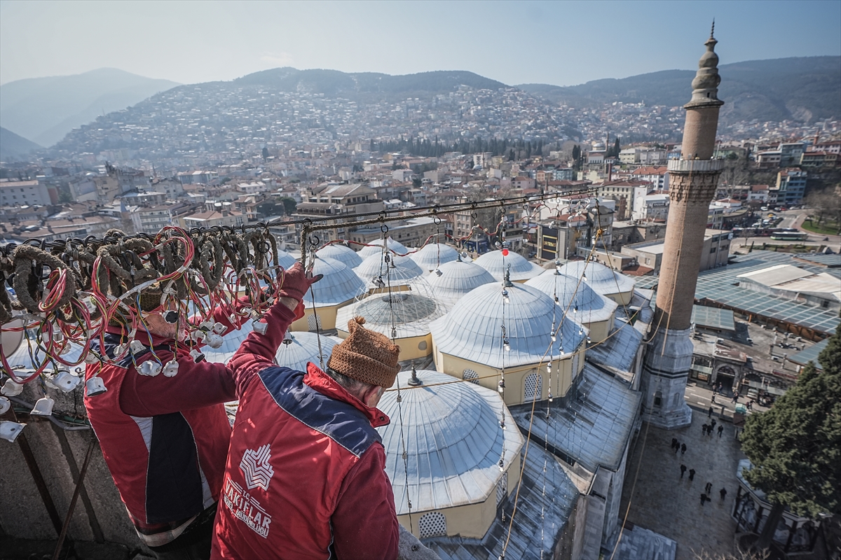 Ramazan'ı süsleyen mahyalar asıldı