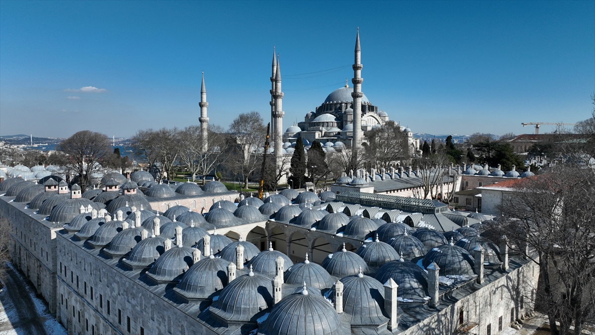 Ramazan'ı süsleyen mahyalar asıldı
