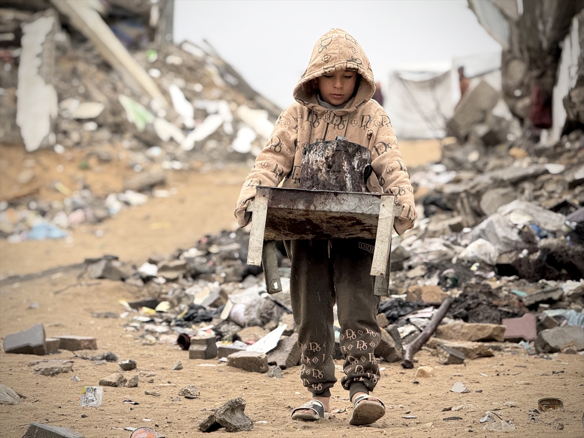 Gazze'de etkili olan yağmur ve soğuk hava Filistinlileri olumsuz etkiledi
