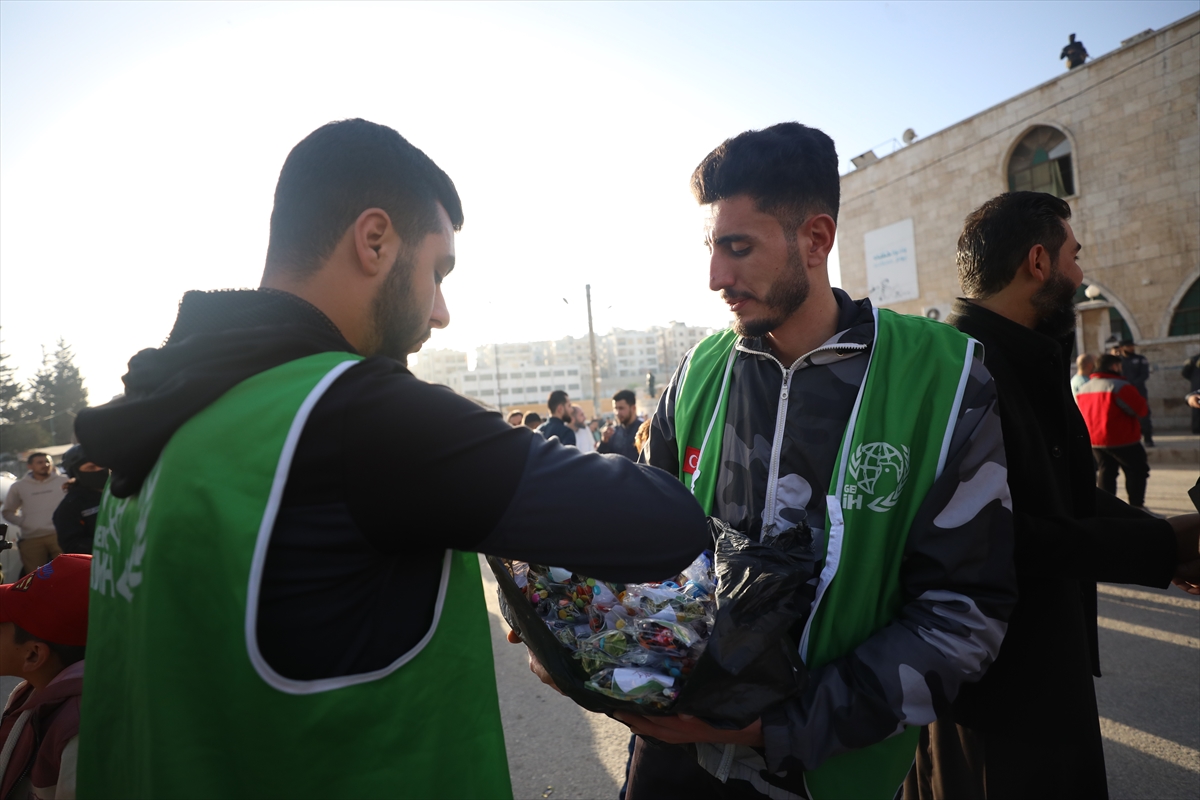 Suriye'de Esad rejimi sonrası ilk bayram namazı