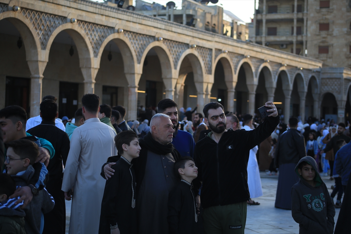 Suriye'de Esad rejimi sonrası ilk bayram namazı