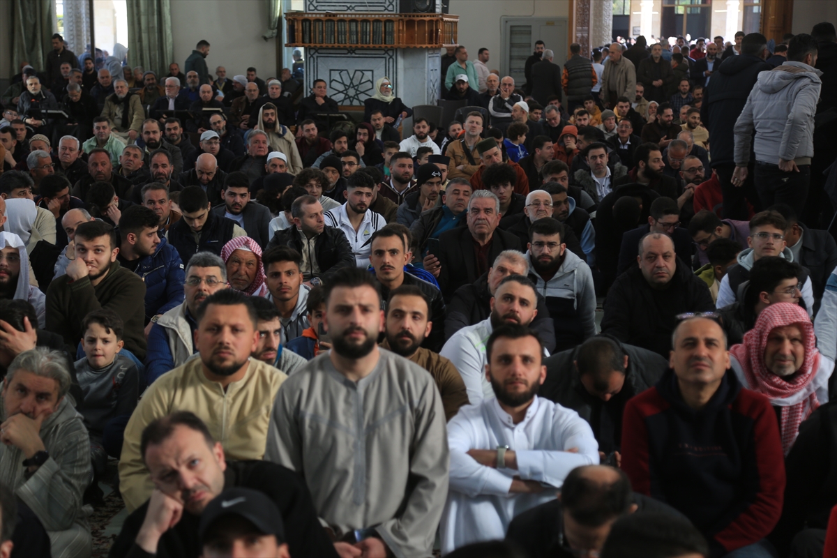 Suriye'de Esad rejimi sonrası ilk bayram namazı