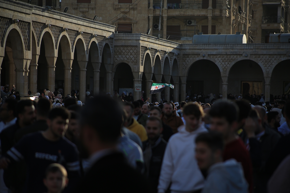 Suriye'de Esad rejimi sonrası ilk bayram namazı