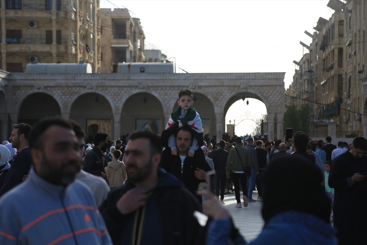 Suriye'de Esad rejimi sonrası ilk bayram namazı