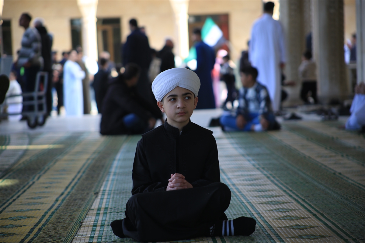 Suriye'de Esad rejimi sonrası ilk bayram namazı