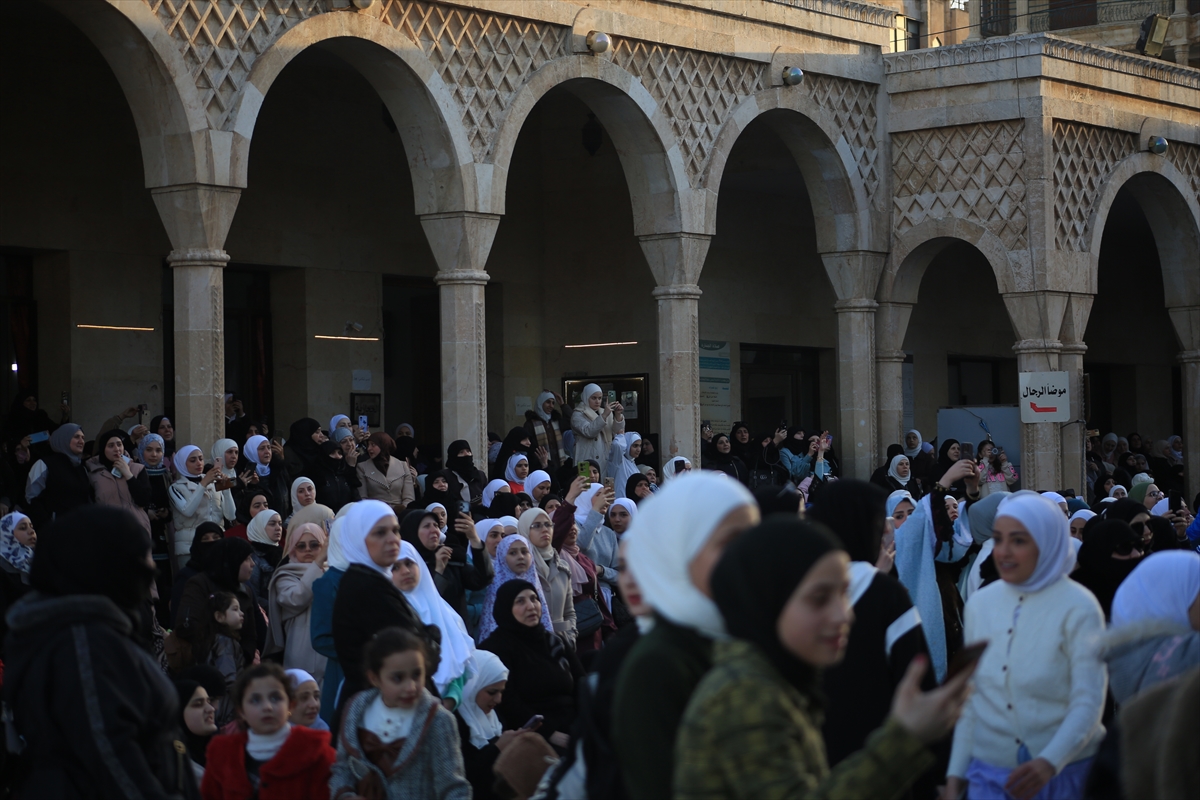 Suriye'de Esad rejimi sonrası ilk bayram namazı