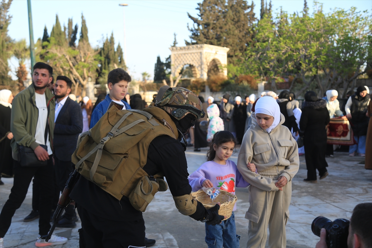 Suriye'de Esad rejimi sonrası ilk bayram namazı