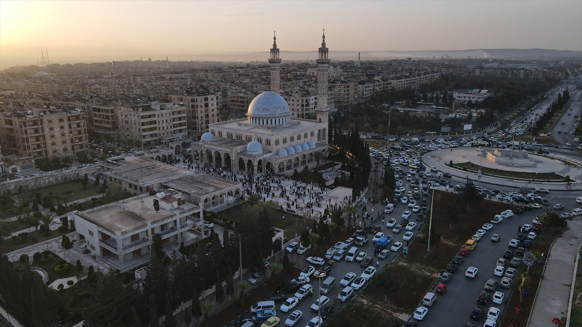 Suriye'de Esad rejimi sonrası ilk bayram namazı