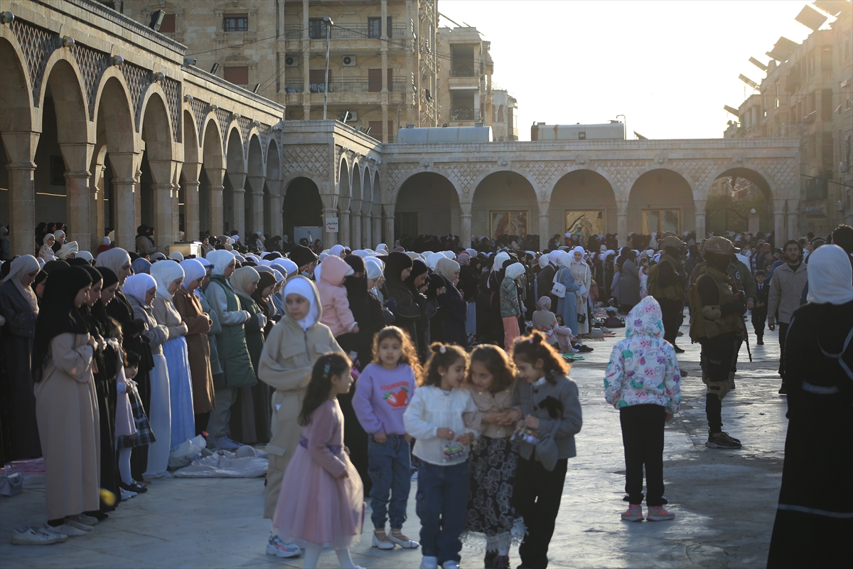 Suriye'de Esad rejimi sonrası ilk bayram namazı