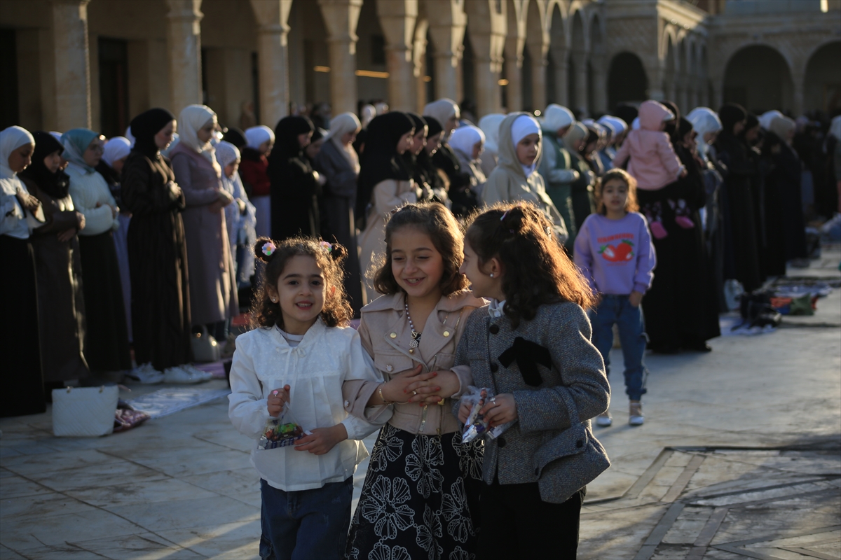 Suriye'de Esad rejimi sonrası ilk bayram namazı