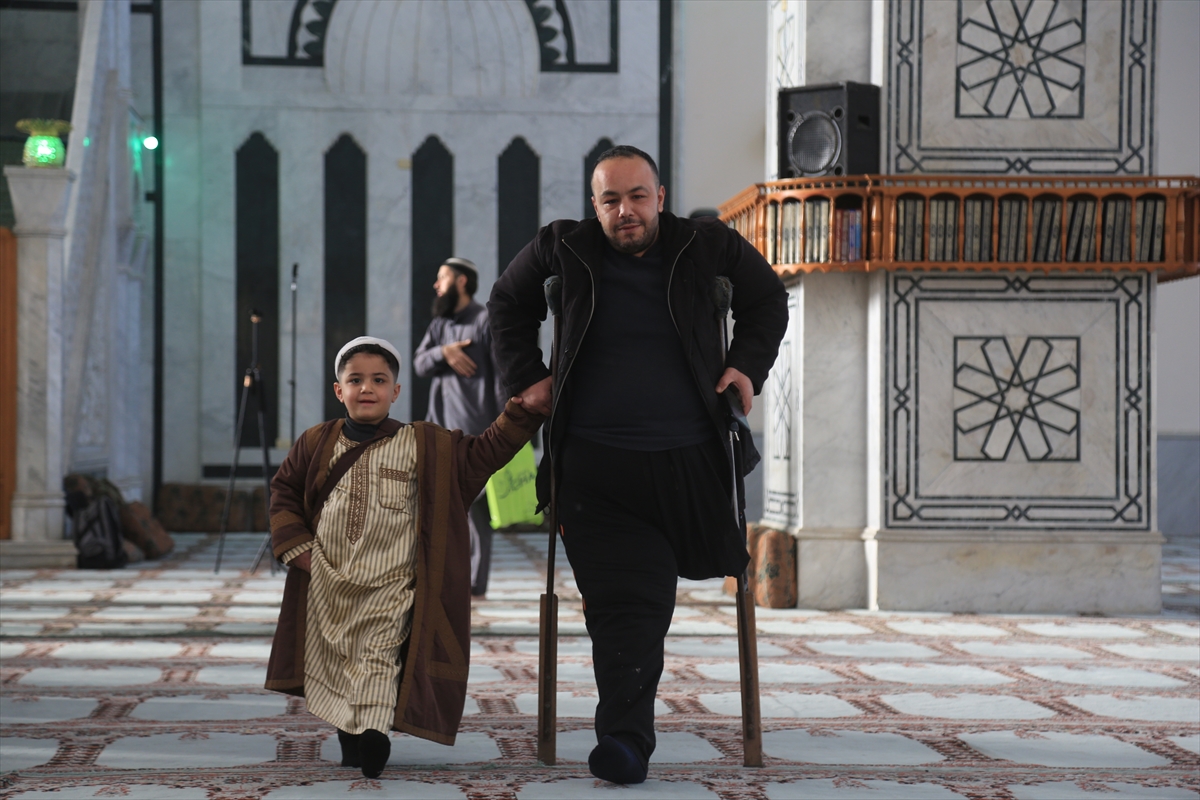 Suriye'de Esad rejimi sonrası ilk bayram namazı