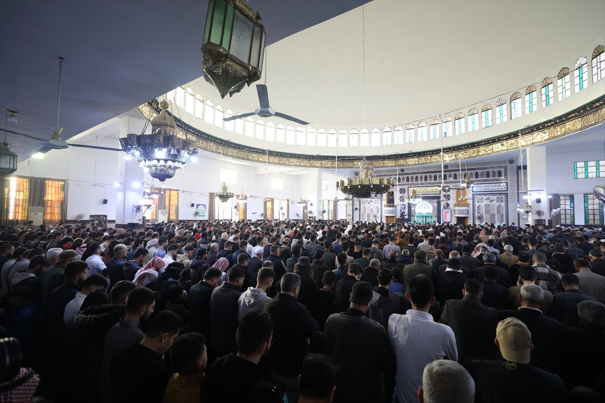 Suriye'de Esad rejimi sonrası ilk bayram namazı