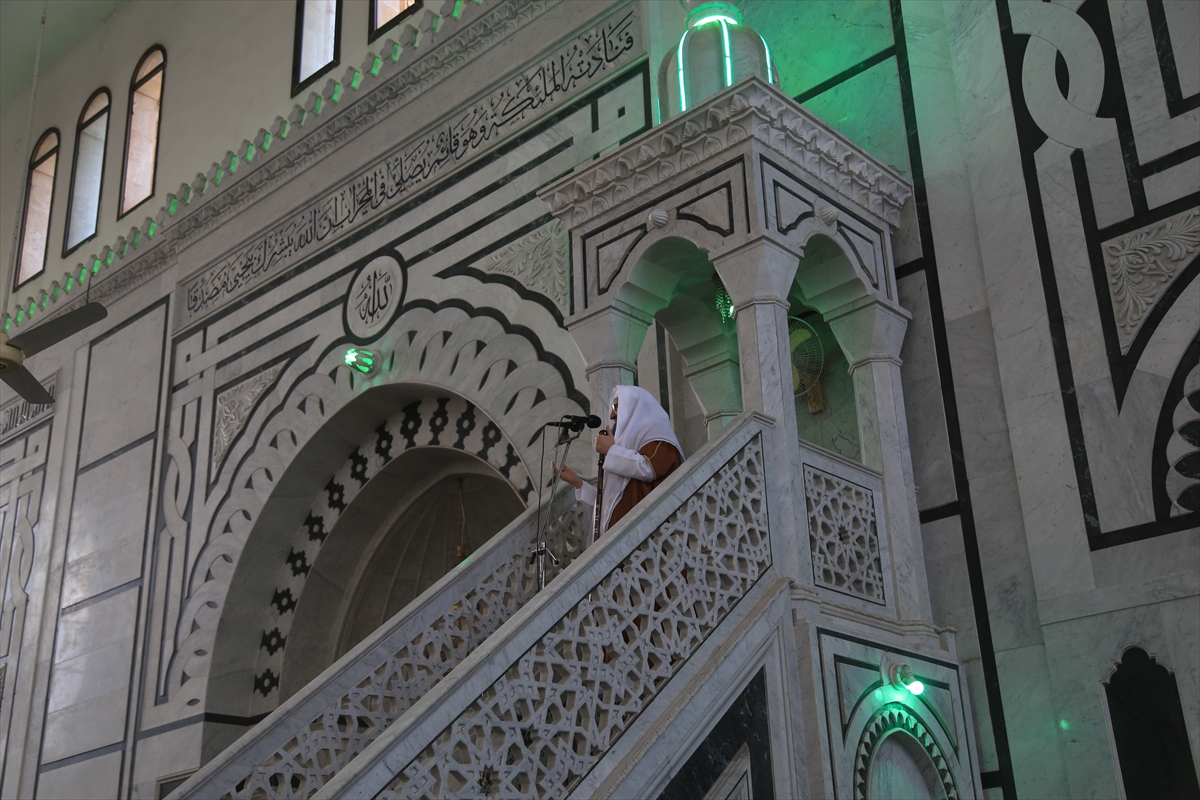 Suriye'de Esad rejimi sonrası ilk bayram namazı