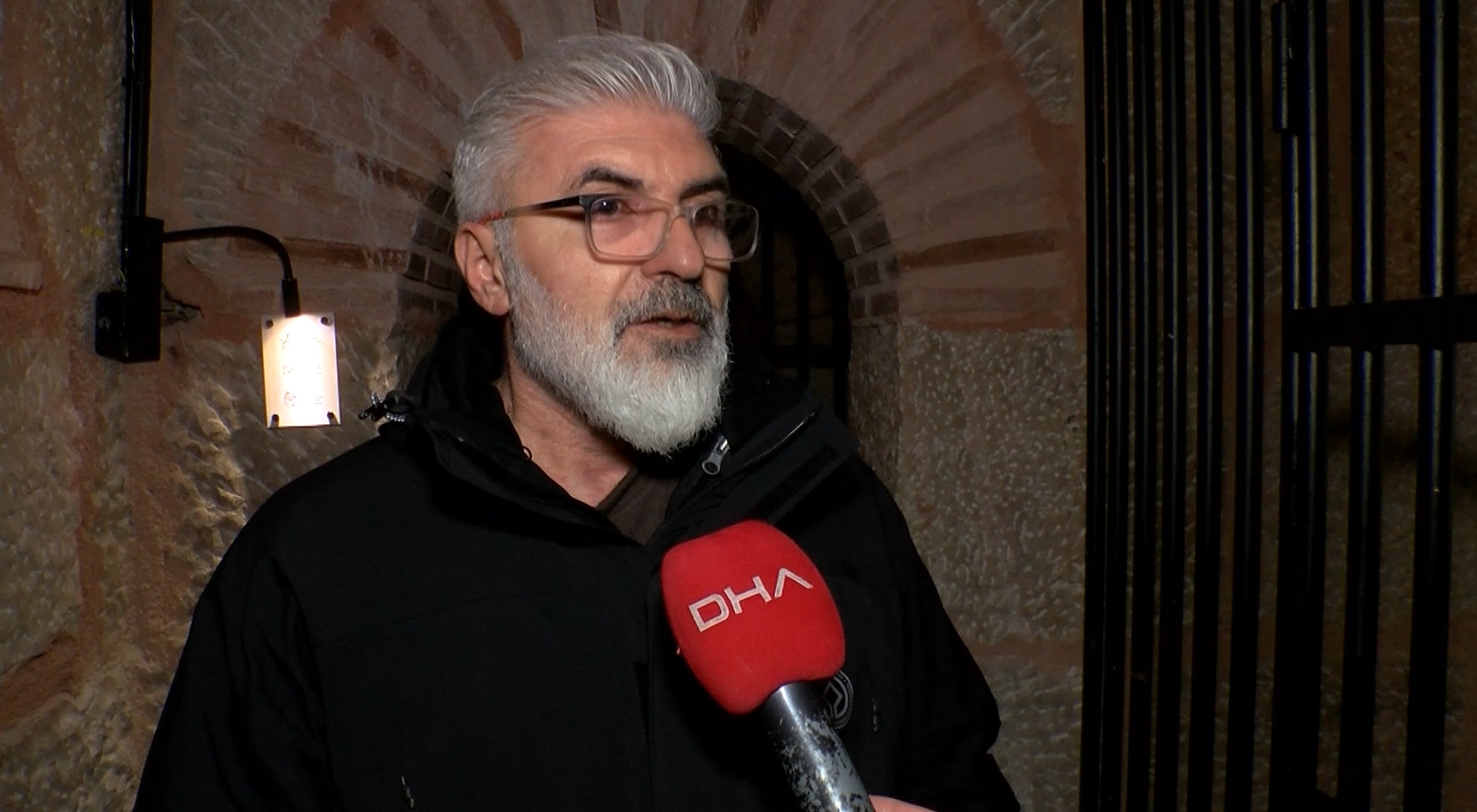 Bursa'nın 2 bin 500 yıllık infaz kapısı, sanat galerisine dönüştü