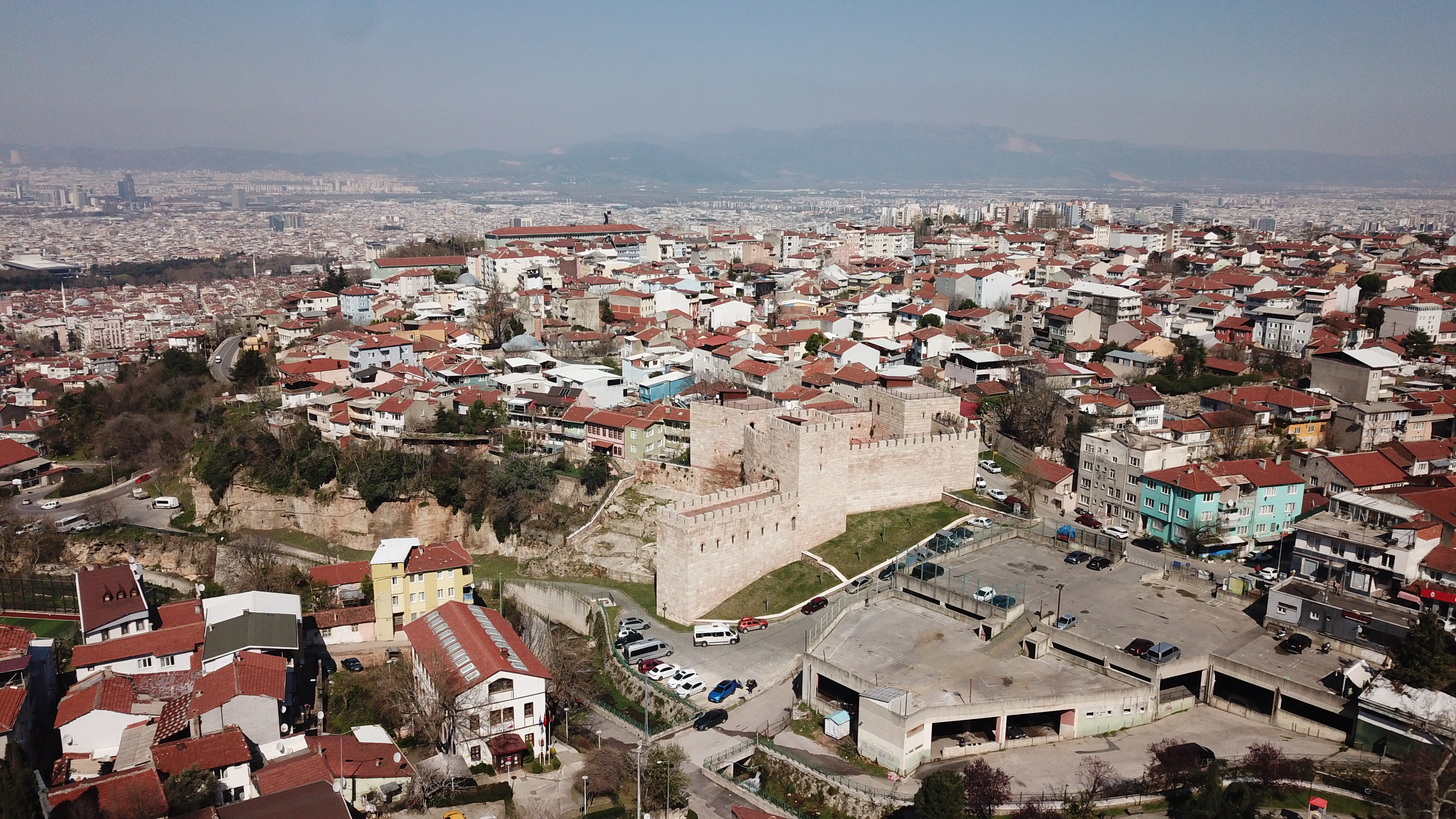 Bursa'nın 2 bin 500 yıllık infaz kapısı, sanat galerisine dönüştü