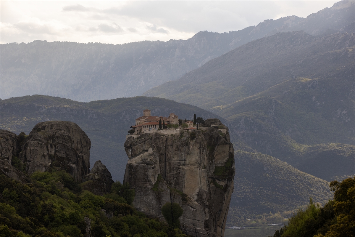 Yunanistan'ın Meteora manastırları doğa tutkunlarının ilgi odağı oldu