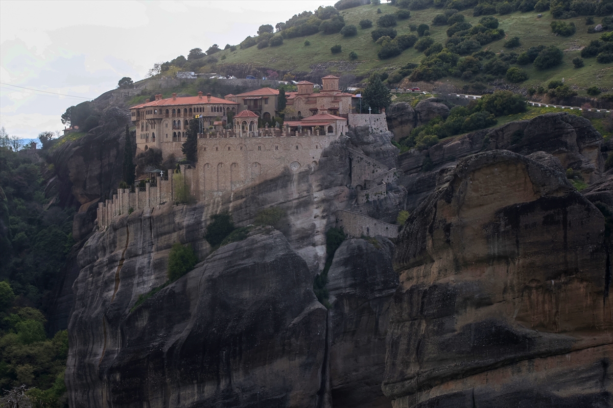 Yunanistan'ın Meteora manastırları doğa tutkunlarının ilgi odağı oldu