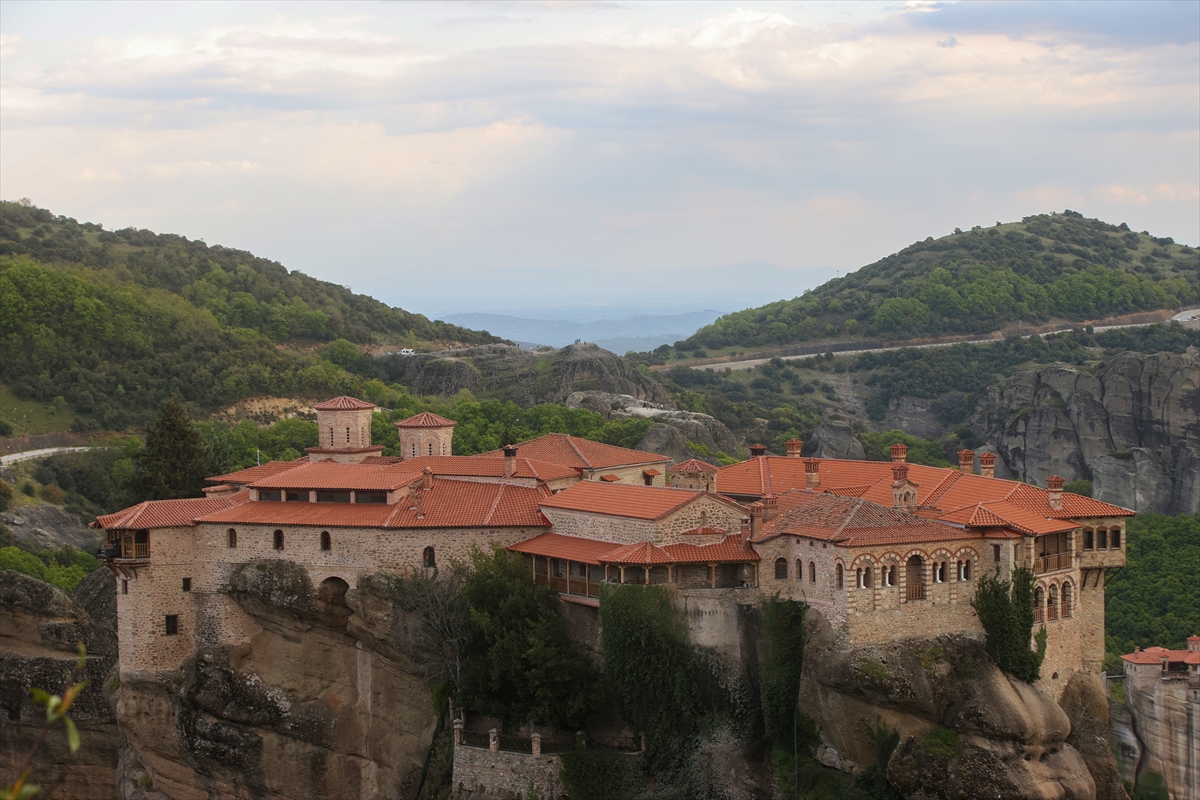 Yunanistan'ın Meteora manastırları doğa tutkunlarının ilgi odağı oldu