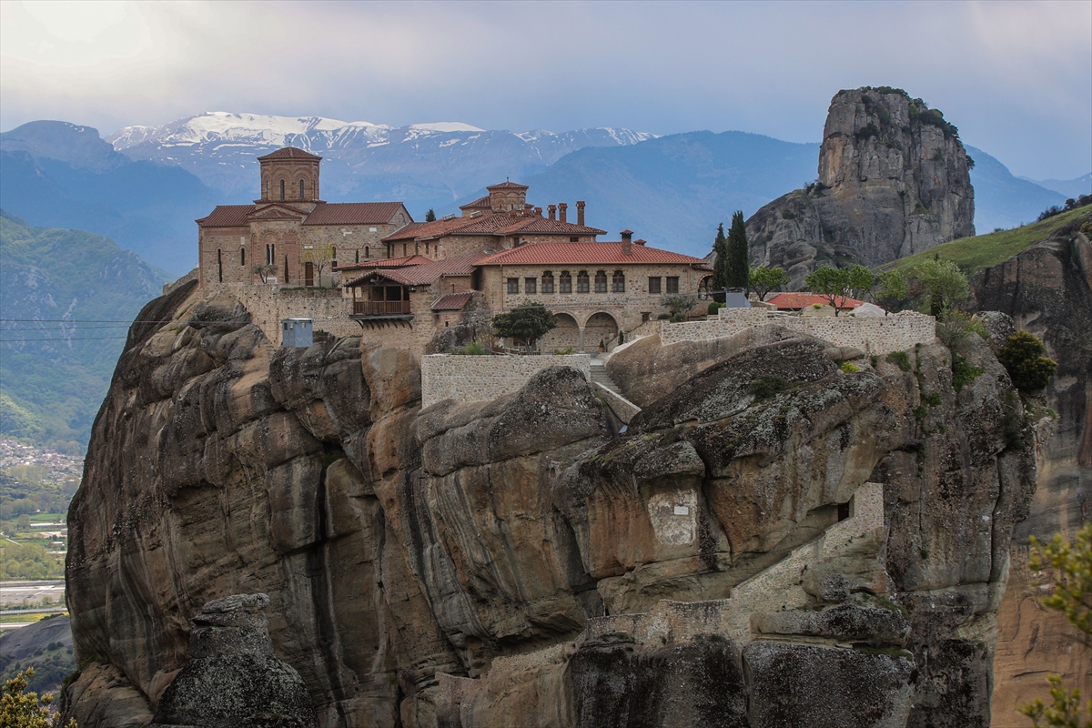 Yunanistan'ın Meteora manastırları doğa tutkunlarının ilgi odağı oldu