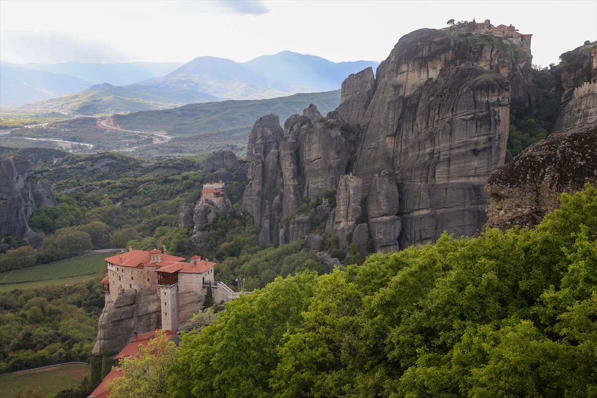 Yunanistan'ın Meteora manastırları doğa tutkunlarının ilgi odağı oldu