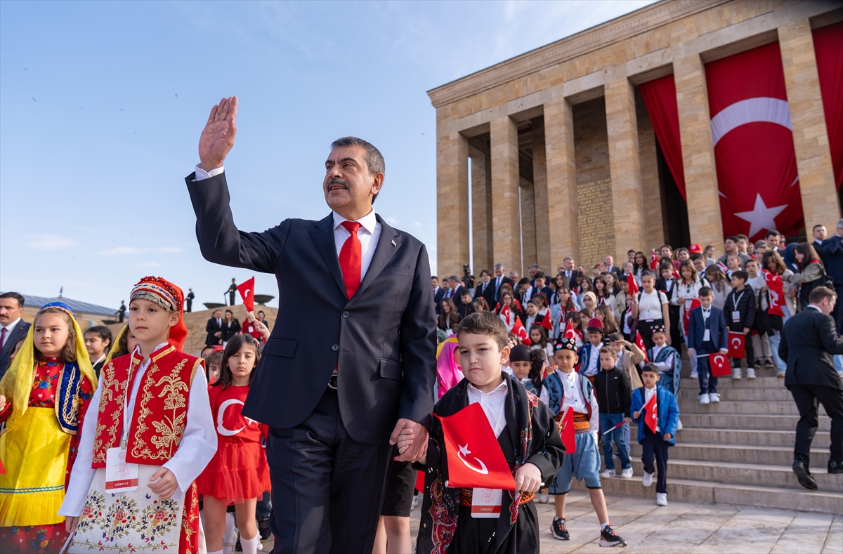 Yurtta 23 Nisan kutlu coşkusu