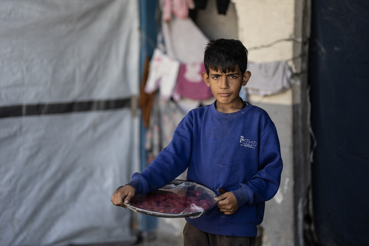 Gazze'de Filistinliler kısıtlı imkanlarla yaşamaya çalışıyor