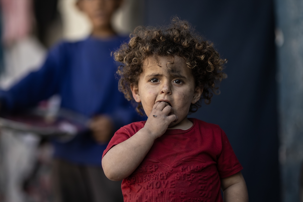 Gazze'de Filistinliler kısıtlı imkanlarla yaşamaya çalışıyor