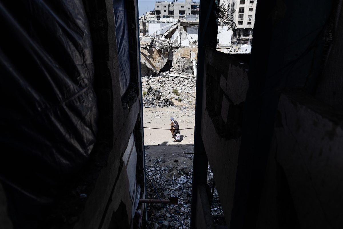 Gazze'de Filistinliler kısıtlı imkanlarla yaşamaya çalışıyor