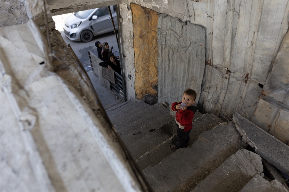 Gazze'de Filistinliler kısıtlı imkanlarla yaşamaya çalışıyor