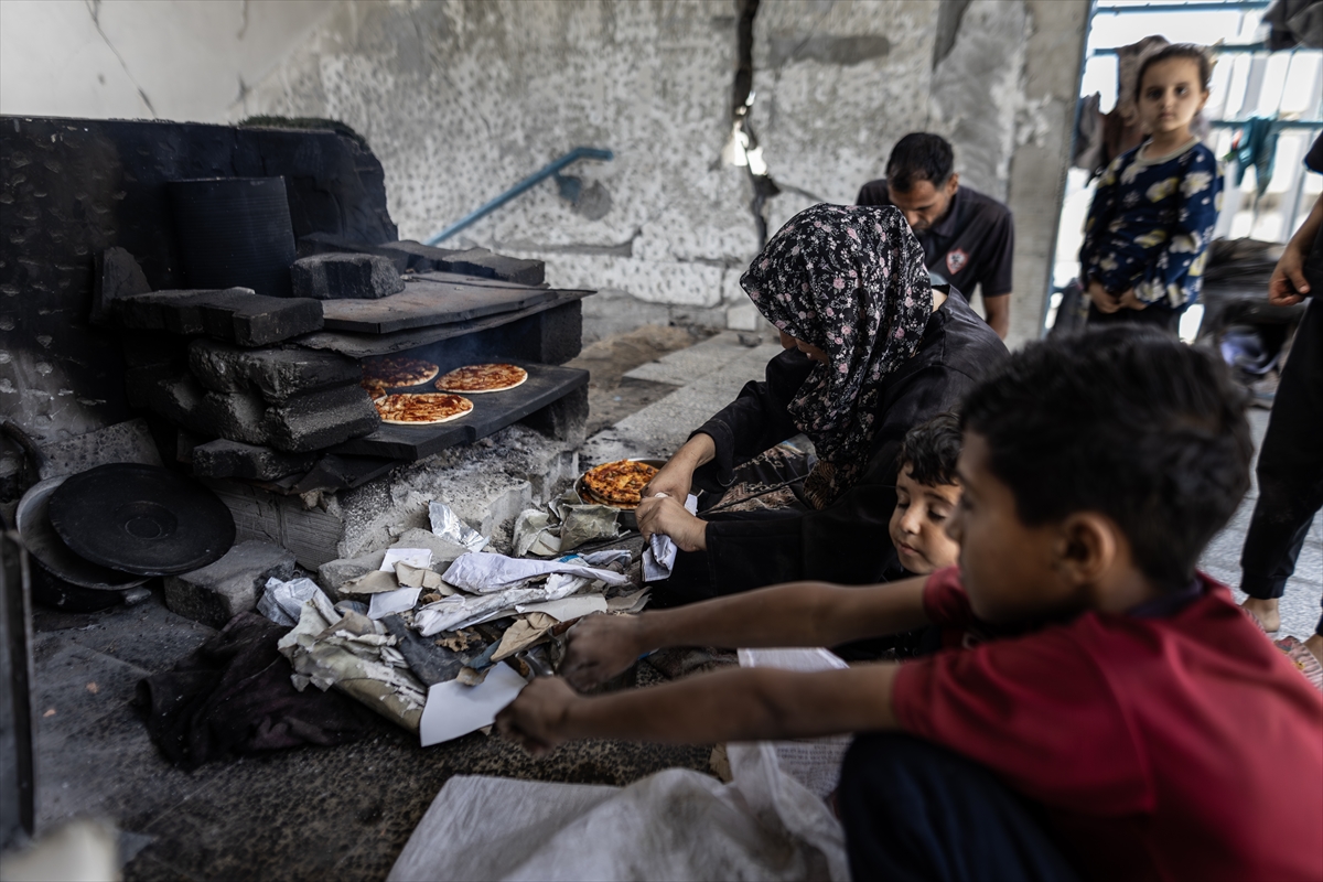 Gazze'de Filistinliler kısıtlı imkanlarla yaşamaya çalışıyor