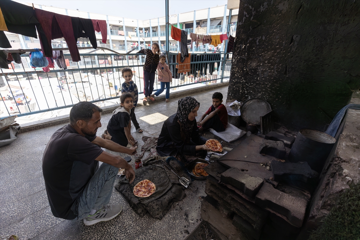 Gazze'de Filistinliler kısıtlı imkanlarla yaşamaya çalışıyor