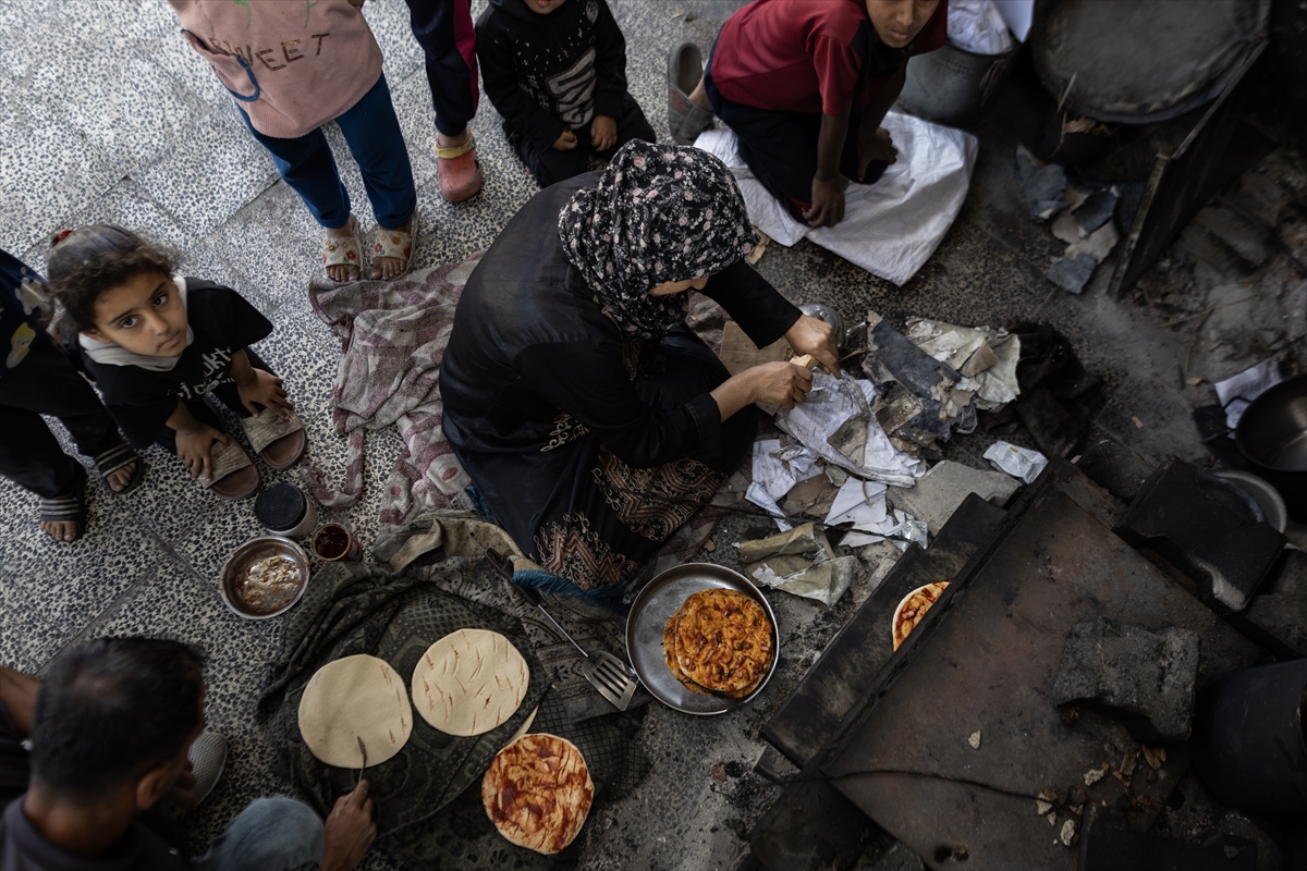 Gazze'de Filistinliler kısıtlı imkanlarla yaşamaya çalışıyor