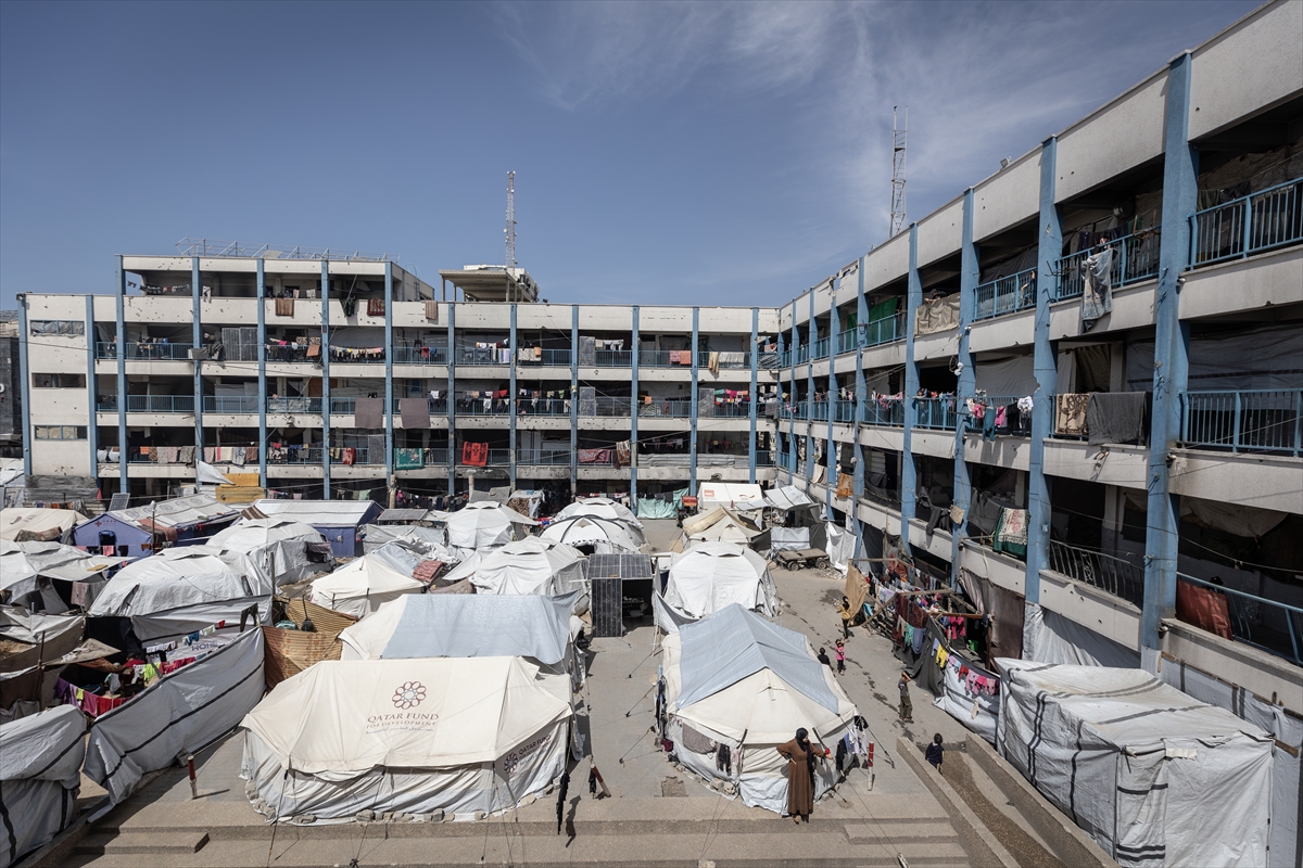 Gazze'de Filistinliler kısıtlı imkanlarla yaşamaya çalışıyor