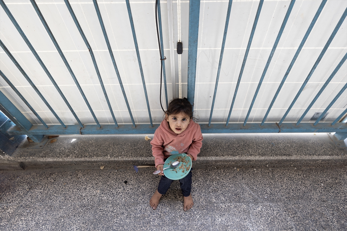 Gazze'de Filistinliler kısıtlı imkanlarla yaşamaya çalışıyor