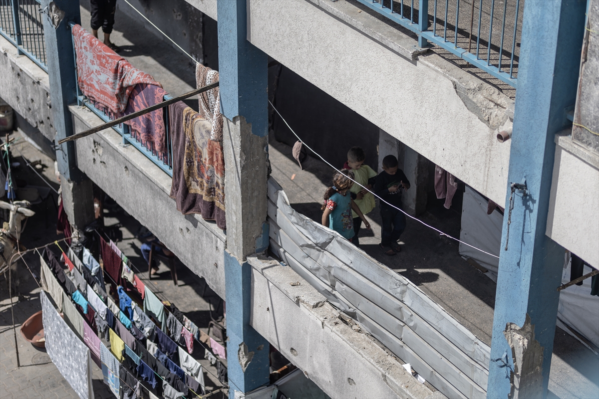 Gazze'de Filistinliler kısıtlı imkanlarla yaşamaya çalışıyor