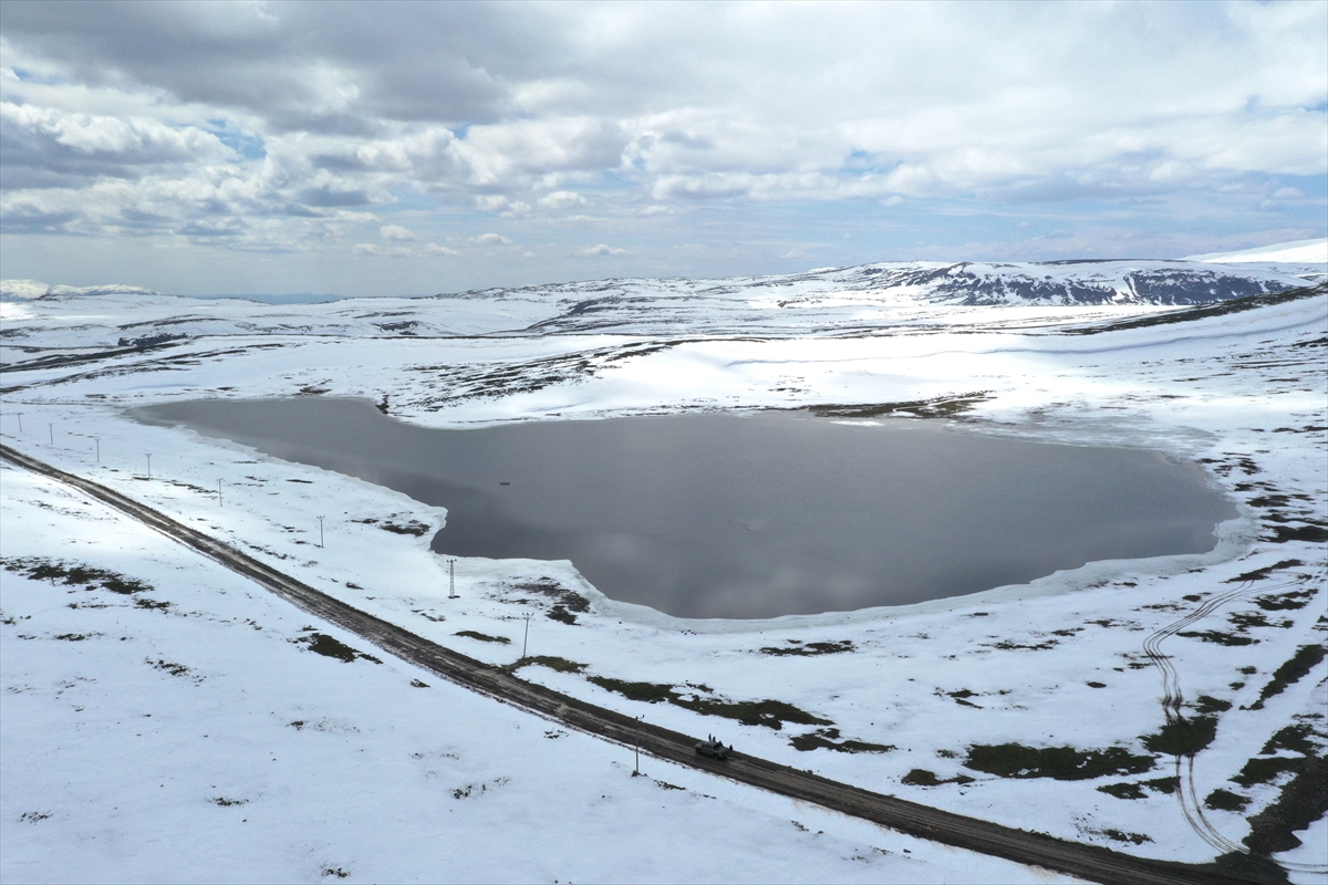 Ağrı'da bahar ve kışın buluştuğu manzara