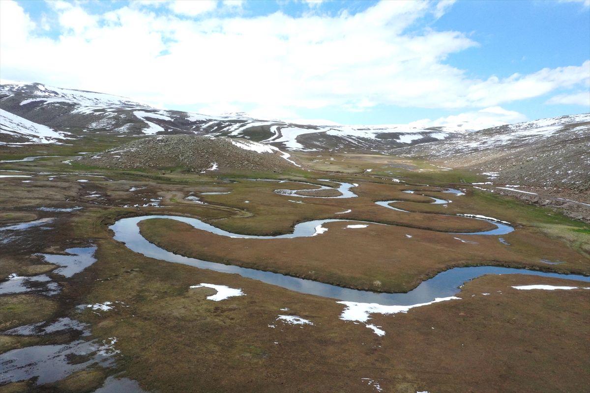 Ağrı'da bahar ve kışın buluştuğu manzara