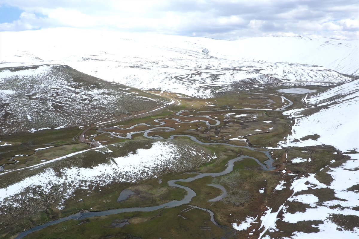 Ağrı'da bahar ve kışın buluştuğu manzara