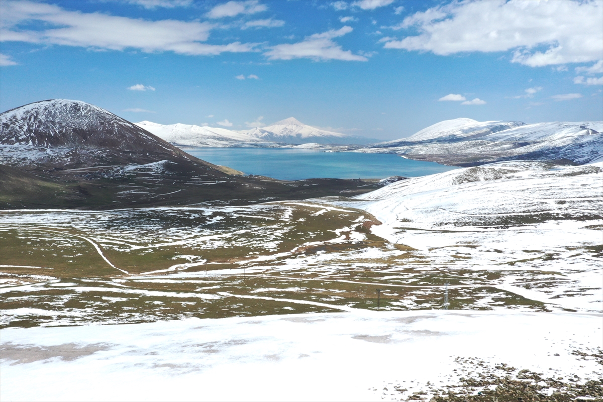 Ağrı'da bahar ve kışın buluştuğu manzara
