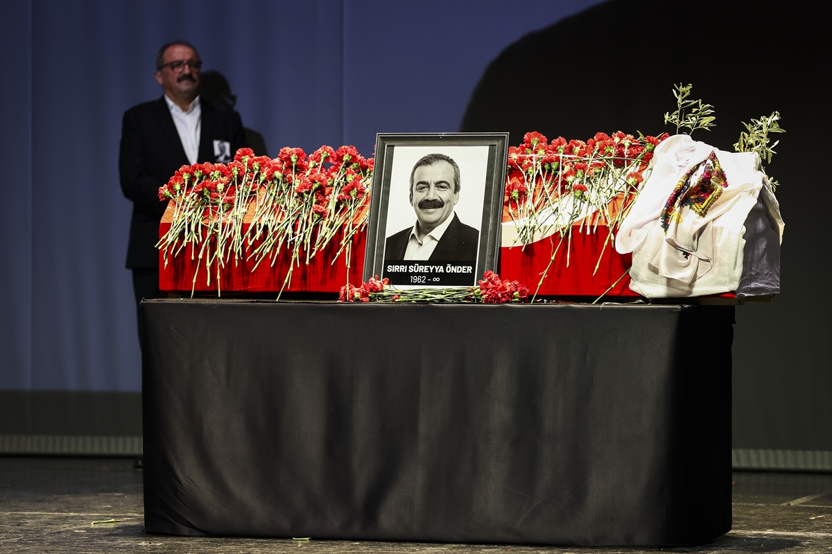 Sırrı Süreyya Önder’e veda
