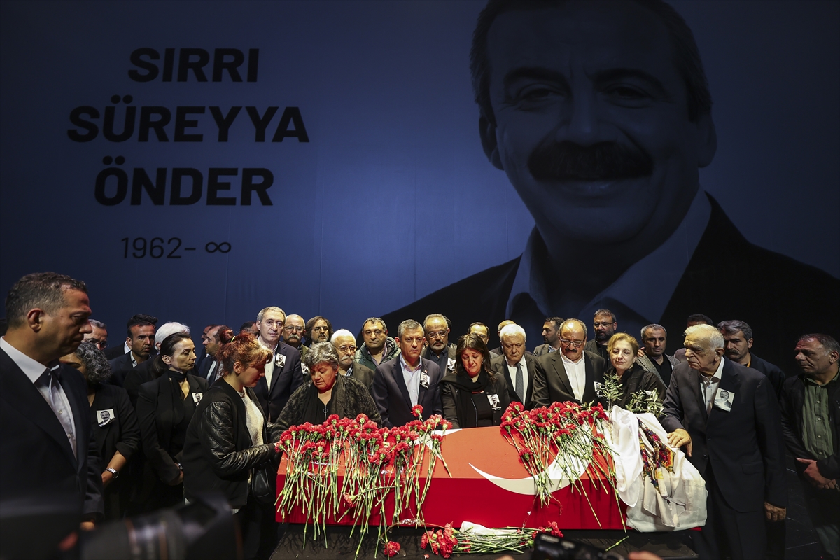 Sırrı Süreyya Önder’e veda