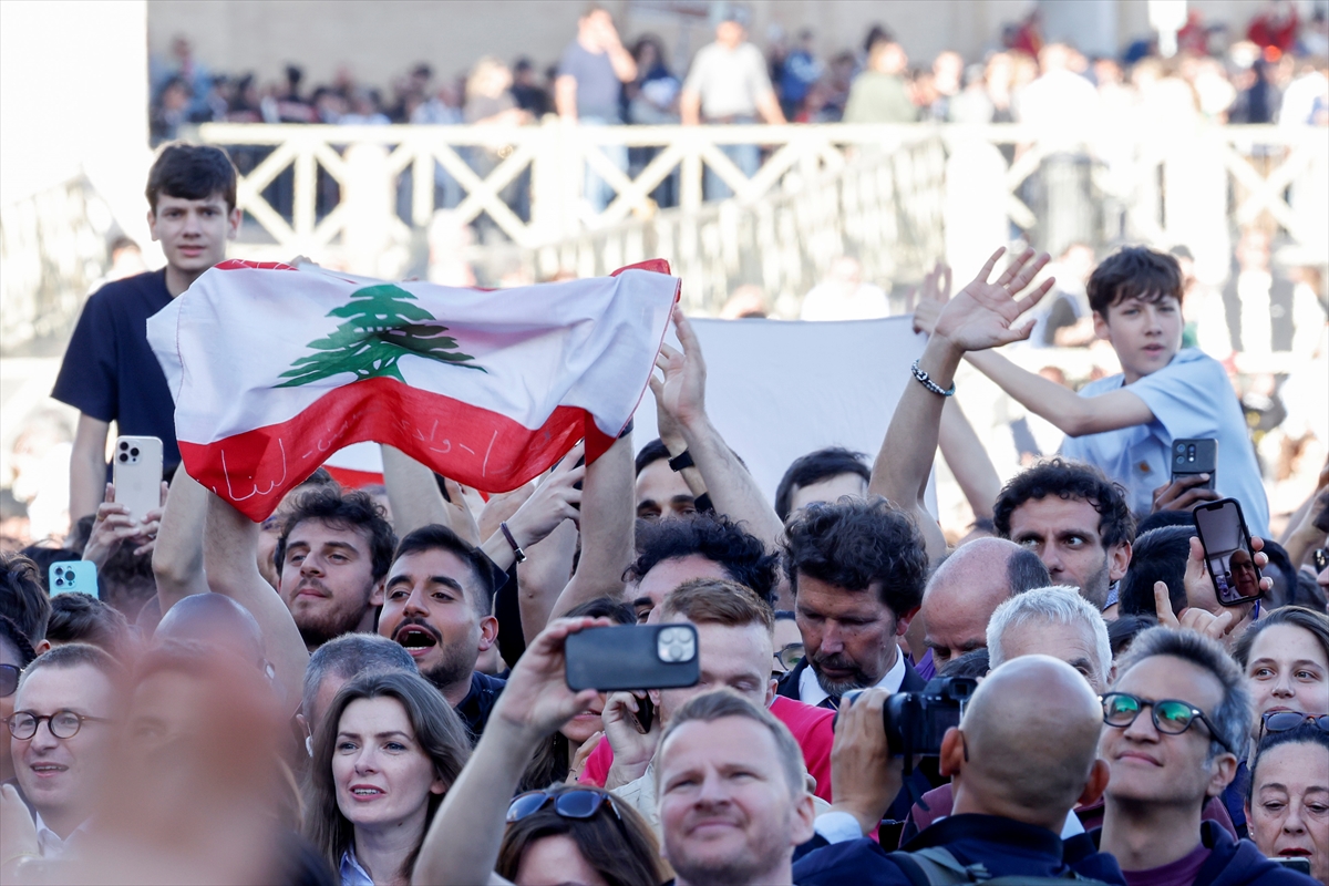 Yeni Papa’nın seçilmesiyle kutlamalar başladı