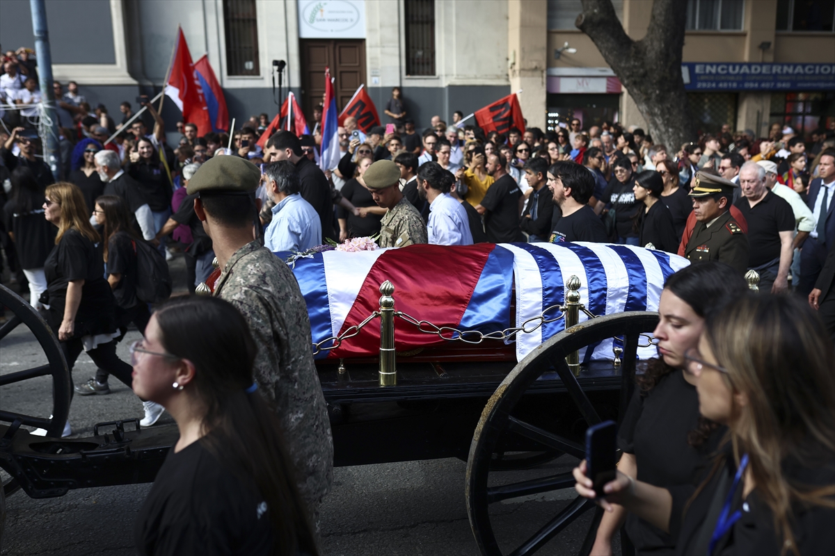 Uruguay'da hayatını kaybeden eski Devlet Başkanı Jose Mujica, defnedildi