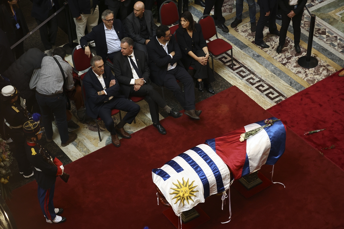 Uruguay'da hayatını kaybeden eski Devlet Başkanı Jose Mujica, defnedildi