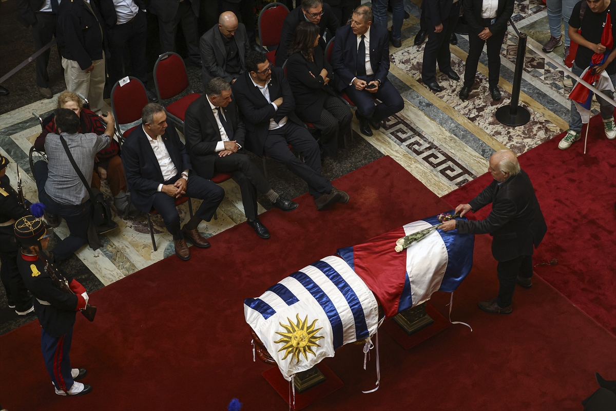 Uruguay'da hayatını kaybeden eski Devlet Başkanı Jose Mujica, defnedildi