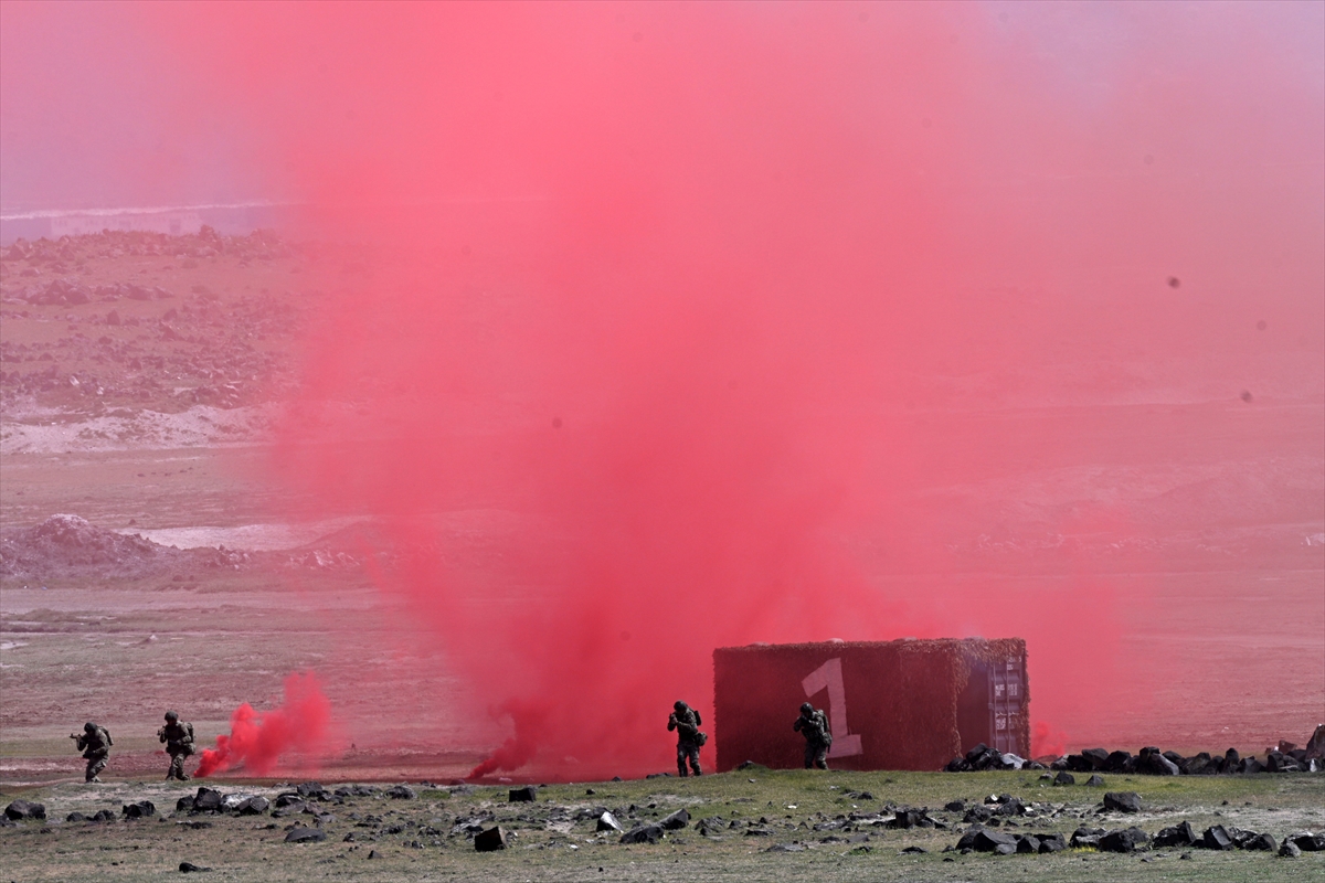 Mehmetçik 'Erciyes-2025' Tatbikatı'nda hünerlerini sergiledi