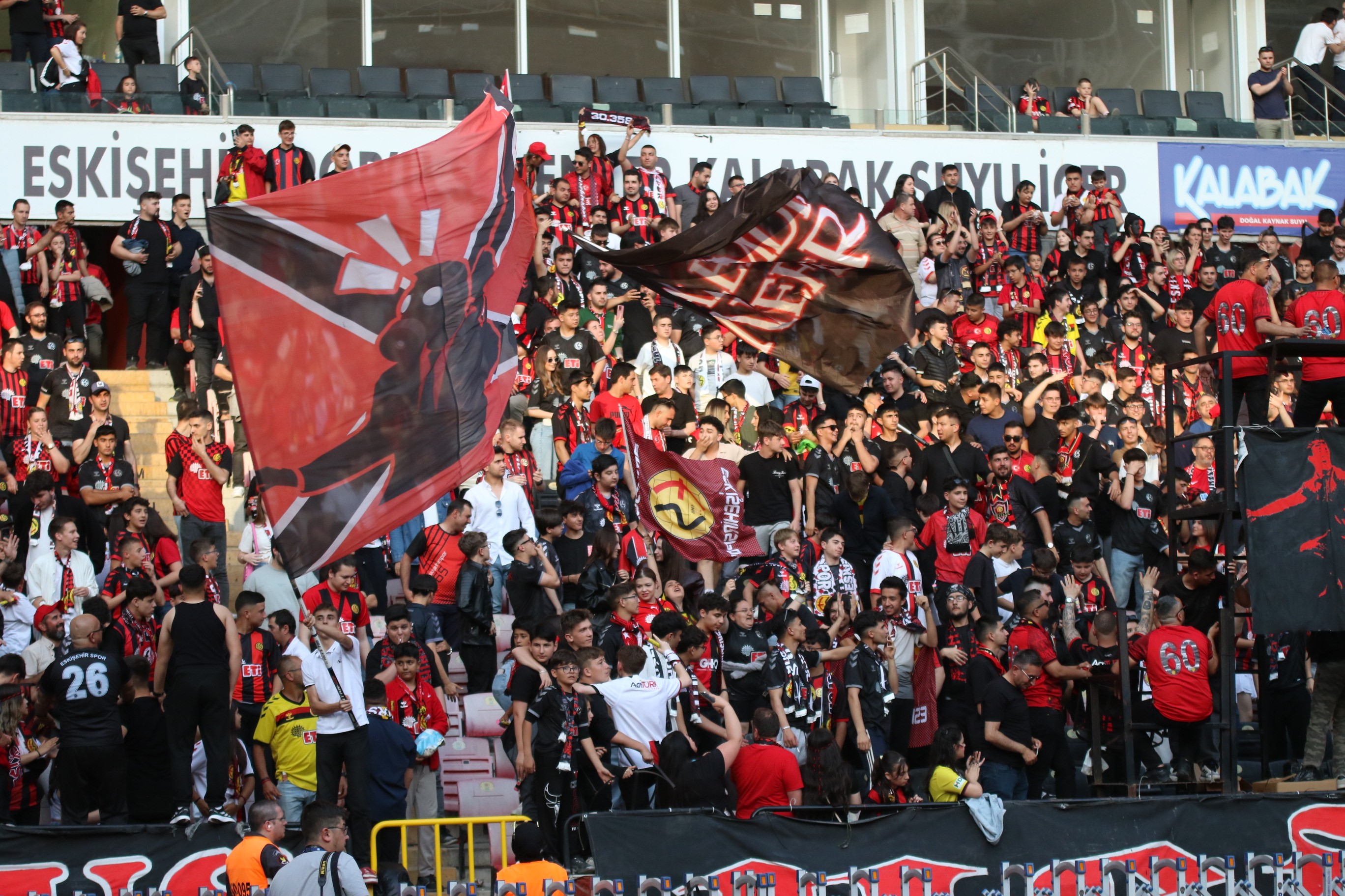 Eskişehirspor’un şampiyonluk coşkusu yeni stadyumda taçlandı