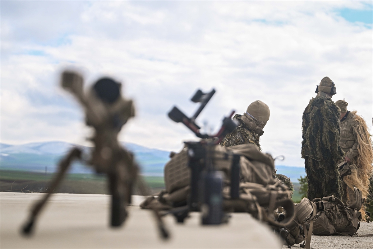 JÖAK keskin nişancılarının gökyüzünden suya nefes kesen görevi