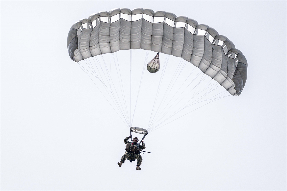 JÖAK keskin nişancılarının gökyüzünden suya nefes kesen görevi